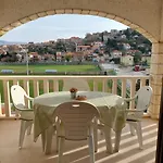 Pavao Apartmán Postira
